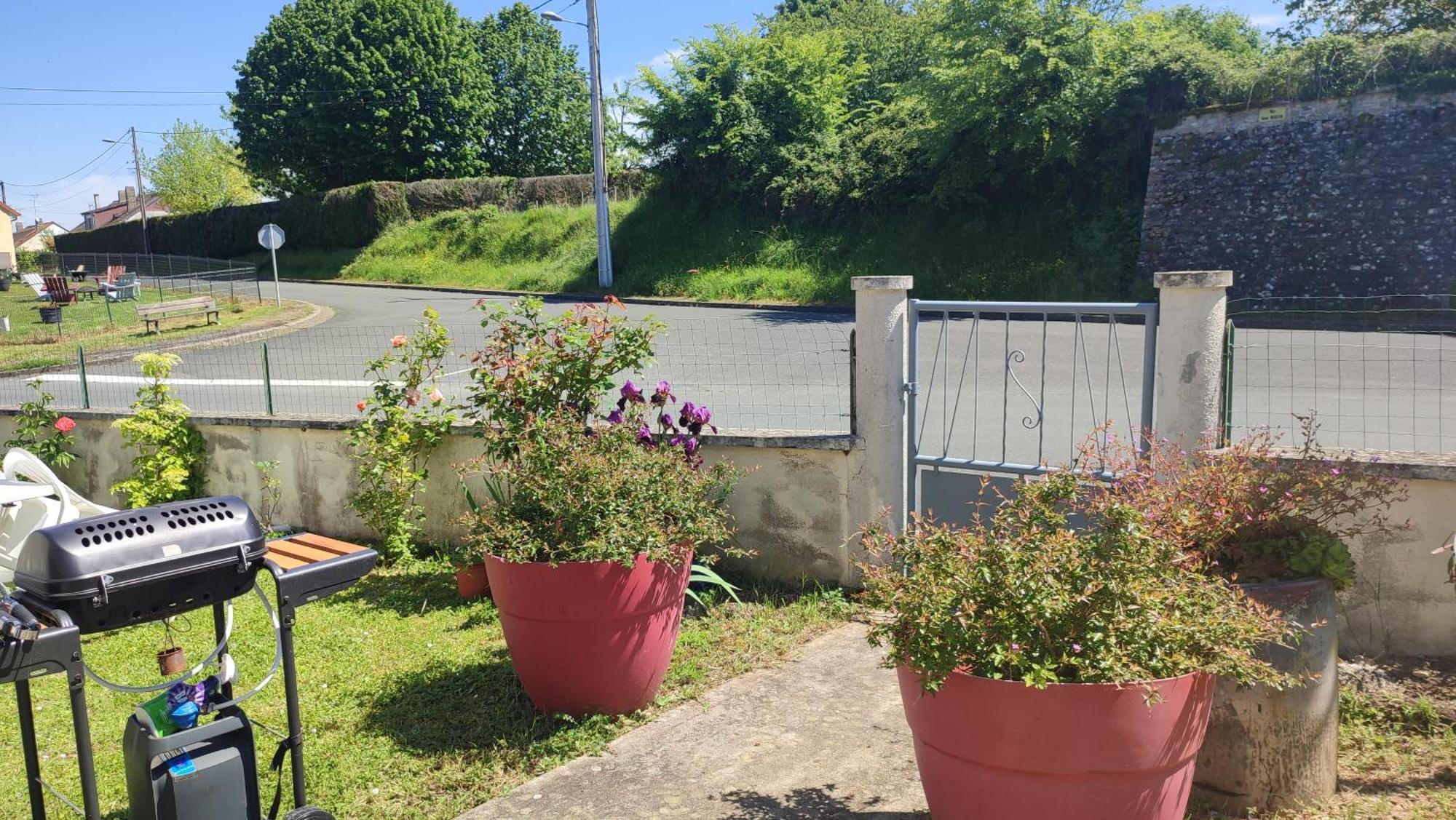Maison Plain Pied, 2 Chambres, Longere Typique , Fraiche, Dans Bourg Avec Tous Commerces Luçay-le-Mâle Kültér fotó